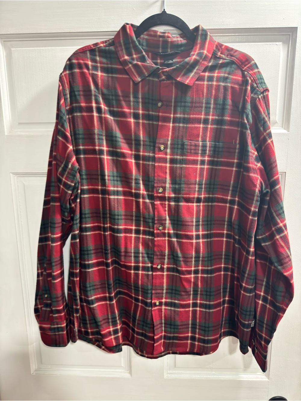 Eddie Bauer Men’s XXL Red Plaid Flannel Button-Up Shirt NWOT